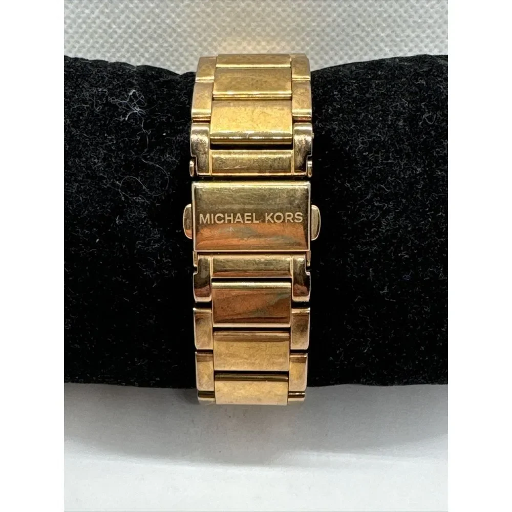 Michael Kors Parker MK5806 Women Rose Gold Steel Analog Dial Wrist Watch JNA871